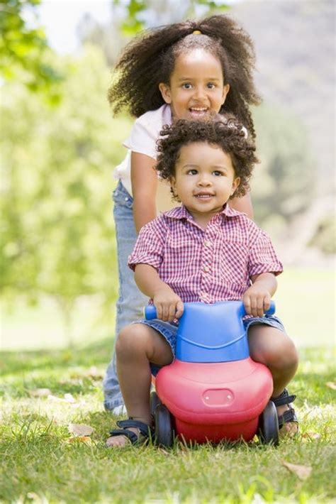 12 Benefits Of Outdoor Play And Tips For Helping Kids Reap These