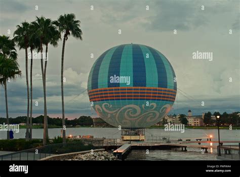 Orlando Florida September 23 2018 Palms Hot Air Balloon And Sunset