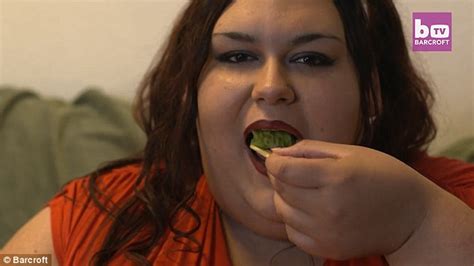 Morbidly Obese Model Who Dreams Of Weighing 1000lb Loves Being Fed Through A Funnel Daily Mail