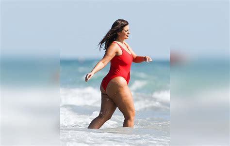 Ashley Graham Plus Size Model Boobs Butt Photos Sports Illustrated