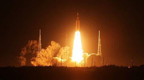 Liftoff Nasa Launches Mega Moon Rocket