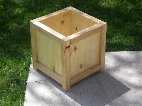 It's a classic planter that won't ever go out of style and will look great no matter what you plant in it. Wood Flower Box Plan PDF Woodworking
