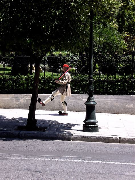 Η προσφώνηση της κατερίνας σακελλαροπούλου στο επίσημο δείπνο στο προεδρικό μέγαρο ενόψει. jan1448: Εθνικος Κηπος, εξω απο την πυλη της οδου Ηρωδου ...