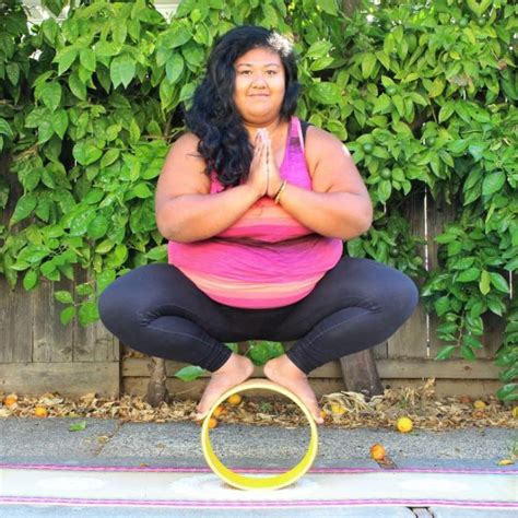 This Curvy Yogi Is The Most Inspiring Human You Ll See All Day Curvy
