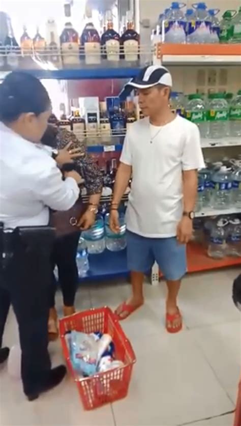 Security Guards Caught Lady Shoplifter Stealing Grocery Items Video