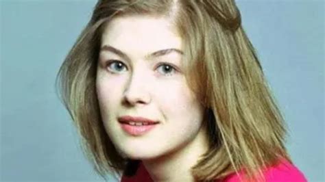 Rosamund Pike Hot And Sizzling In Bikini Picture And Photos Youtube