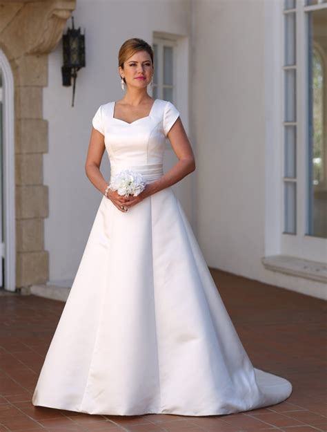 Https://tommynaija.com/wedding/women Simple Wedding Dress