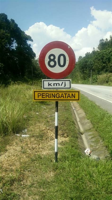 Tanda arah, perabot keselamatan dan xx.xx, kawalan trafik yang diletakkan di. Blog Jalan Raya Malaysia (Malaysian Highway Blog): June 2017