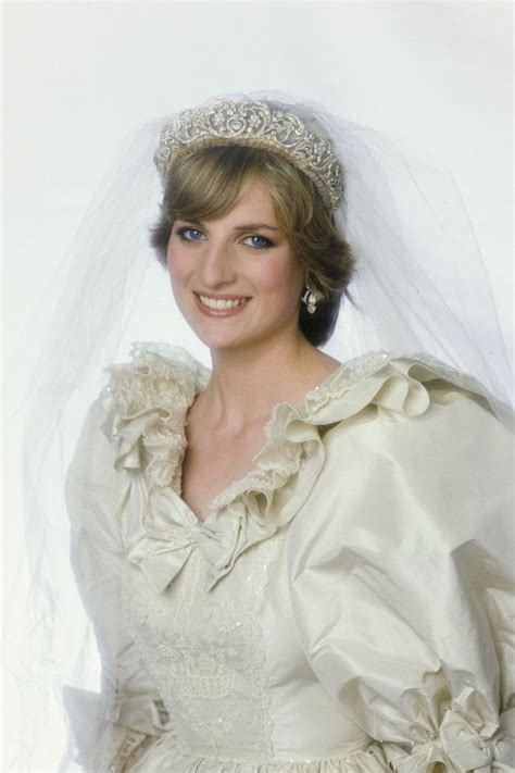 1981 David And Elizabeth Emanuel Princess Dianas Wedding Dress Fashion History Timeline