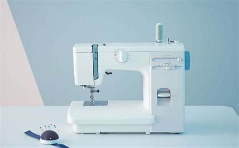 Embroider your creativity with this embroidery machine for beginners which is a product of the renowned brand, brother. 18 Best Sewing Machine for Beginners Reviews 2020 | Easy Setup