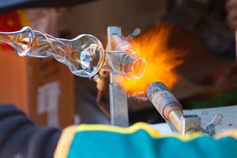 Burner Shaping Glass Art At A Glass Blowing Studio Artesana En Vidrio