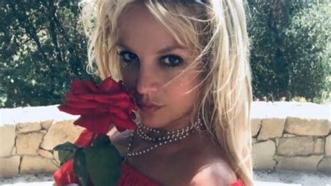 Desde El Yate Britney Spears Reapareci Con Un Sensual Traje De Ba O Y