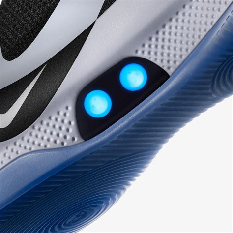 La Nike Adapt Bb Première Chaussure De Basket Dotée De La Technologie