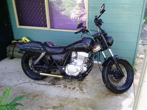 The gz250 is also styled so you'll fit right in with your riding buddies. 2001 Suzuki GZ 250: pics, specs and information ...