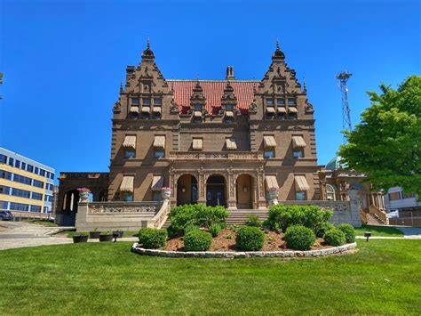 The Pabst Mansion In Milwaukee Hopped Up On History