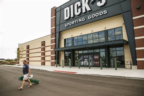Dicks Sporting Goods To Stop Selling Assault Style Rifles At All