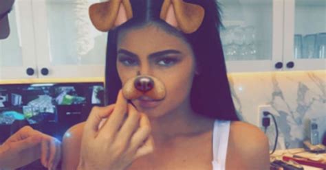 Kylie Jenner Flaunts Tiny Waist And Hourglass Curves In New Photo And