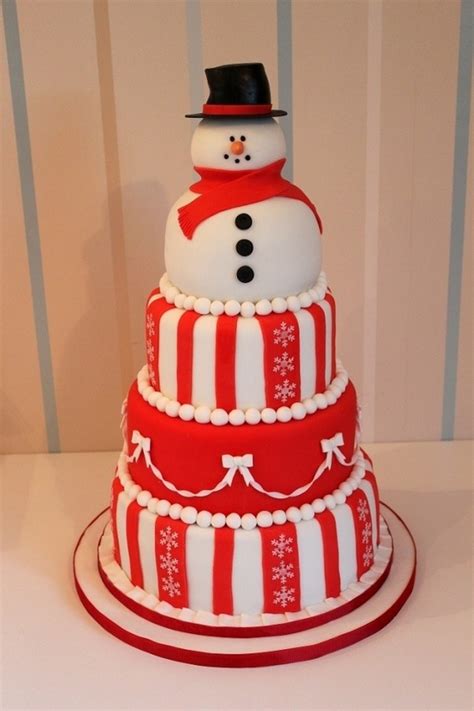 You can decorate your cake with all the bells and whistles a week before christmas if you wish, and it will keep long after the holiday, making for one of the most decadent and festive leftovers. 25 Beautiful Christmas Cake Decoration Ideas and design ...