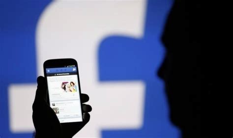 Facebook Asks Users To Post Nude Pictures On Chat To Fight Revenge