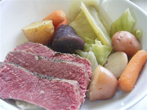 Bring to a simmer over medium heat, then reduce the heat to low, cover tightly, and cook for 50 minutes per pound (about 3 hours and 20 minutes). Corned Beef, Cabbage and Potato Medley in the Crockpot ...
