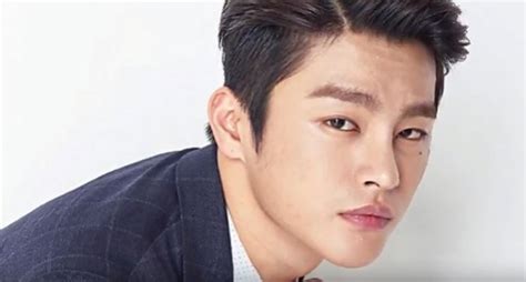 How to say seo in guk in english? Seo In Guk Leaves Military Service After Four Days : K ...