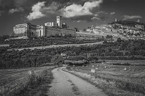panoramic view of assisi fotografia bianco e nero italia