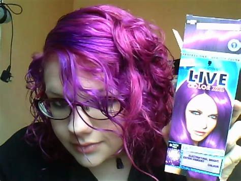 I'm a real nut about keeping my platinum blonde hair shiny, smooth and as healthy looking as possible, and i like to do on occasion a coconut oil treatment, which is simply just. Holly's Blarg: Dye Your Hair Purple with Schwarzkopf LIVE ...