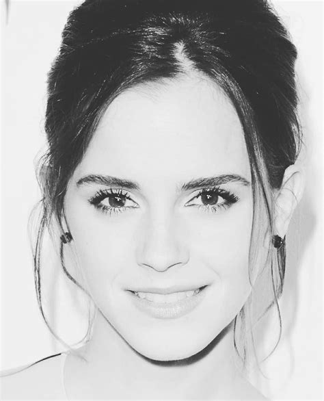 Pin By Praveen Kumar On Emma Watson Emma Watson Emma Hoop Earrings