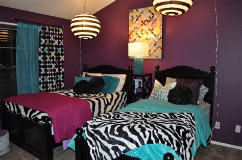 You can always decorate yours zebra themed bedroom design with pillows and blankets in contrasting colors. Enchanting Teenage Zebra Bedroom Design Ideas - The ...