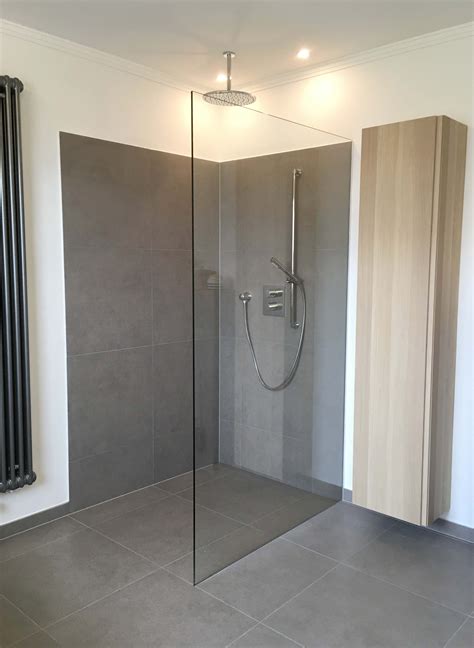 Badezimmer mit sauna badezimmer bilder badezimmer umbau. Dusche ebenerdig Grau Fliesen Glasabtrennung Rainshower ...