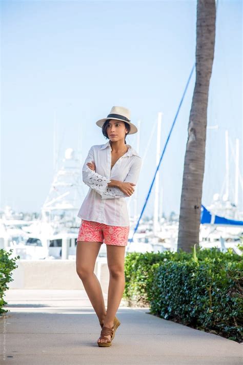 What Is Dressy Beach Style And What Should You Wear
