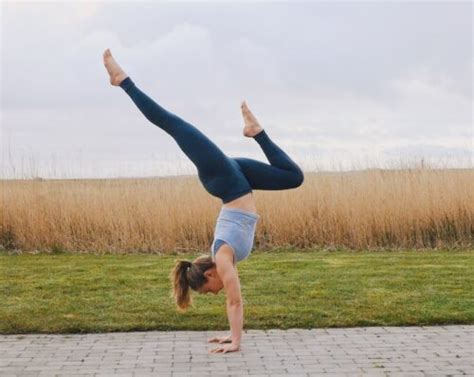 Create Balance In A Freestanding Handstand Complete Handstand Guide