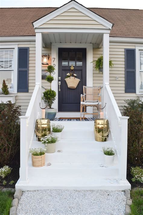 Add A Personal Touch To Your Front Yard With These Pot Ideas Gagohome