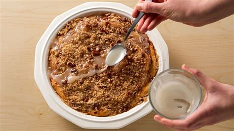 Just unroll, fill, and bake. Cinnamon Roll Dutch Apple Pie Recipe - Pillsbury.com