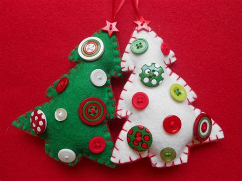 Two Cheerful Felt And Button Christmas Trees Etsy Diy Christmas