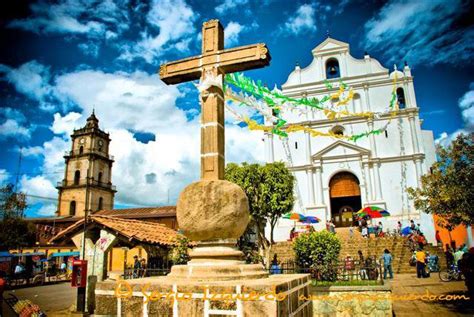 De acuerdo con la tradición católica, la oración a la santa cruz tiene su origen en el año 1509, aproximadamente. COSTUMBRES Y TRADICIONES DE GUATEMALA: DIA DE LA CRUZ EN ...