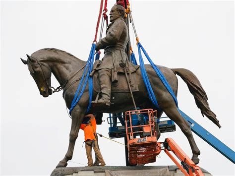 Photos Crews Remove Gen Robert E Lee Statue In Richmond Richmond