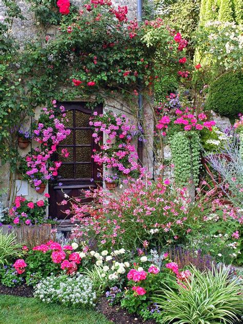 7 Steps To Creating A Quaint English Garden