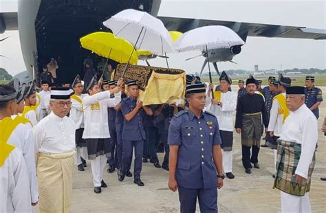 Gambar tengku puteri iman afzan selamat diijabkabulkan. BERNAMA on Twitter: "Pemangku Raja Pahang Tengku Abdullah ...