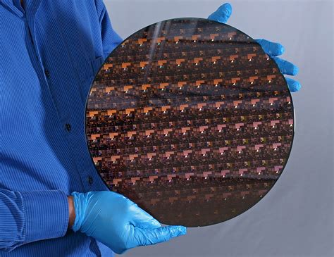 Ibm Officially Reveals Worlds First 2 Nanometer Chip Technology Paves