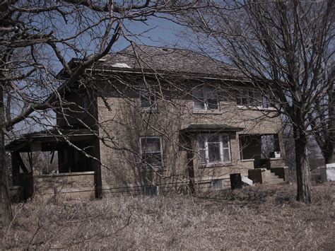 Old Farm House In Iowai Would Love To See The Inside Notice The