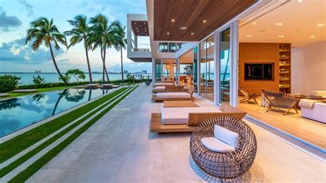 Glamorous Oceanfront Beach House In Miami
