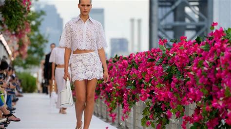 michael kors pays tribute to late mother with waterfront runway show set to bacharach tunes