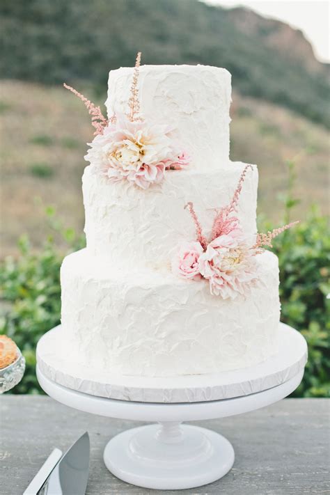 When it comes to your wedding cake, it's all about personal preference—which is why we love the versatility of buttercream.everything from the ingredients, to the flavor and color can be crafted to fit any couple's style and tastebuds. Beautiful Buttercream Wedding Cakes | Martha Stewart Weddings