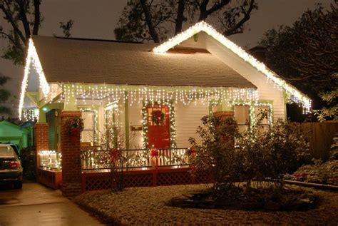 10 Creative Tips For Easily Decorating A Small Home For Christmas