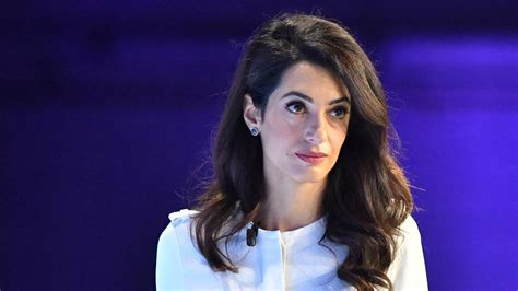 Amal and george clooney were headed to dinner with family at the grand hotel tremezzo in italy.pic.twitter.com/qil2eozwaw. Amal Clooney: Ihre Schwester muss für drei Wochen ins ...