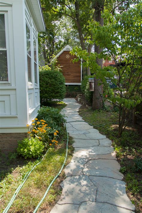 A Lovely Path Using Rosettahardscapes Flagstone Pavers Flagstone