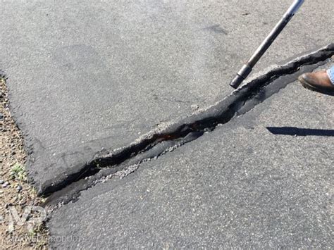 Maxwell Products Fixing Wide Cracks With Gap Mastic Crack Repair