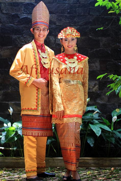 Pakaian adat jawa barat / sunda, budaya indonesia, dongeng kita. 5 Pakaian Adat Kalimantan Tengah beserta Nama & Gambar