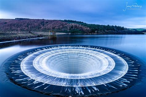 Where does bathtub overflow water go. ladybower-reservoir-peak-district-photography.jpg (1200× ...